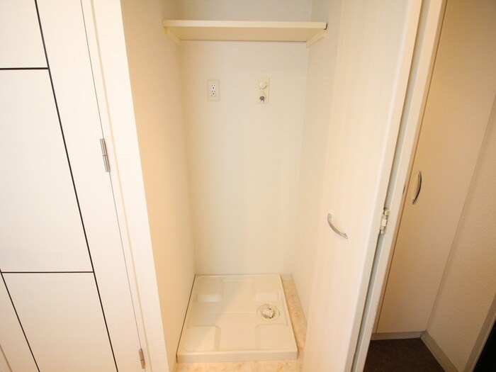 物件内観写真12　(洗濯機置場)