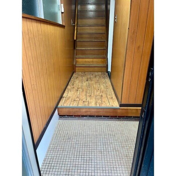 物件内観写真12　(玄関)