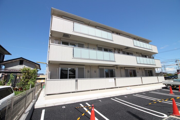 物件外観写真2　(駐車場)