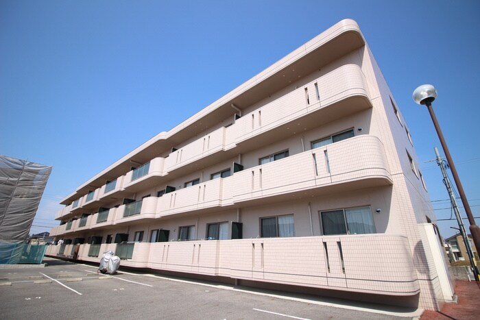 物件外観写真2　(駐車場)