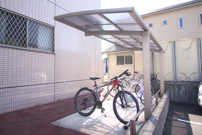 物件外観写真5　(駐輪場)