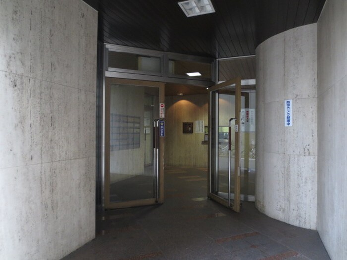 物件外観写真4　(エントランス部分)