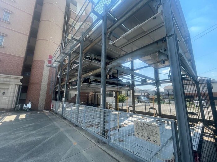 物件外観写真3　(駐車場)