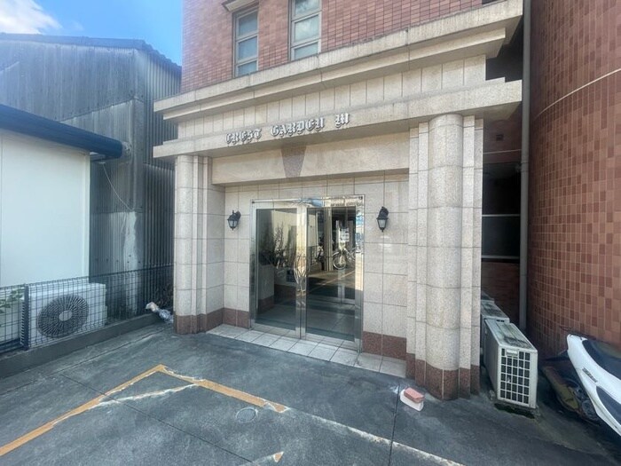 物件外観写真4　(エントランス部分)