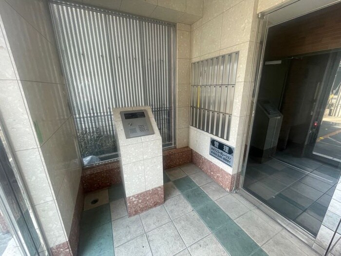 物件外観写真5　(エントランス部分)