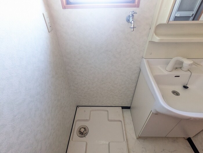 物件内観写真14　(洗濯機置場)