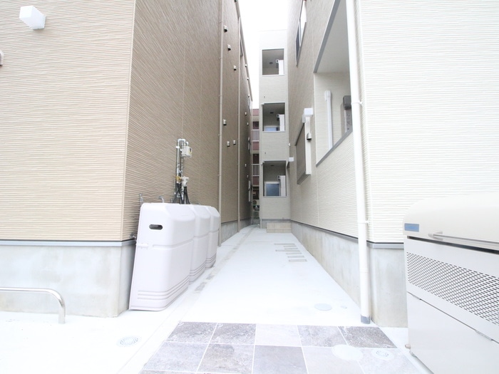 物件外観写真6　(エントランス部分)