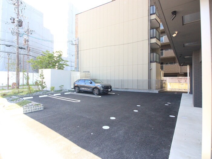 物件外観写真4　(駐車場)