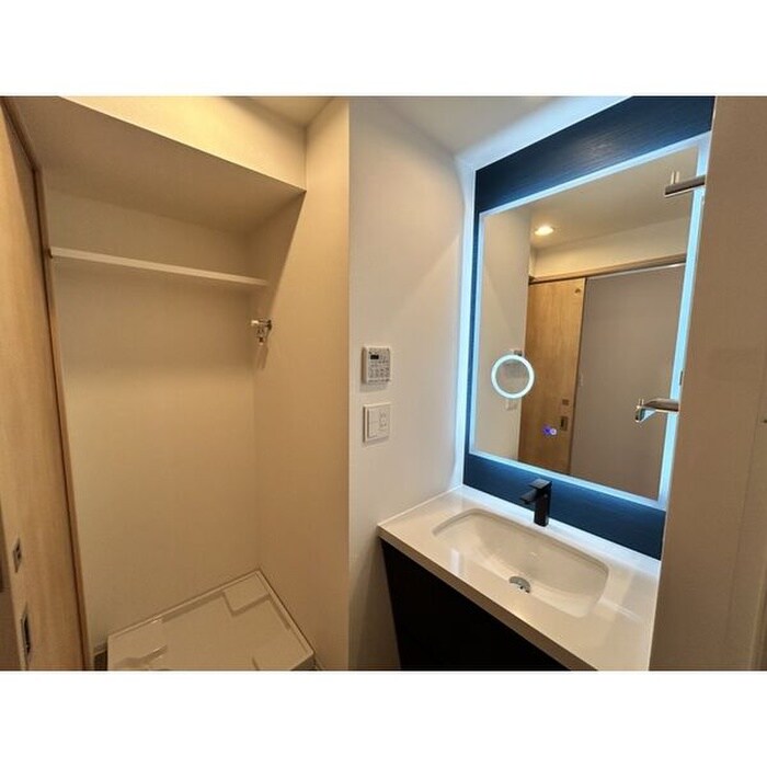 物件内観写真11　(洗濯機置場)