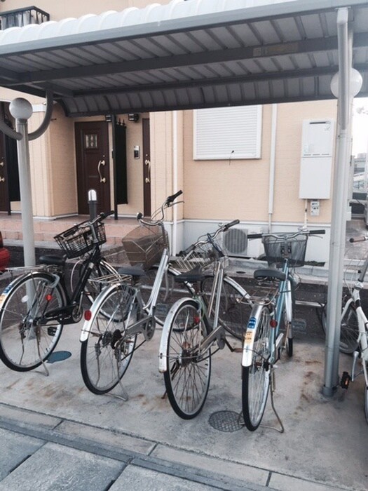 物件外観写真3　(駐輪場)