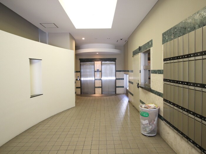 物件外観写真6　(エントランス部分)