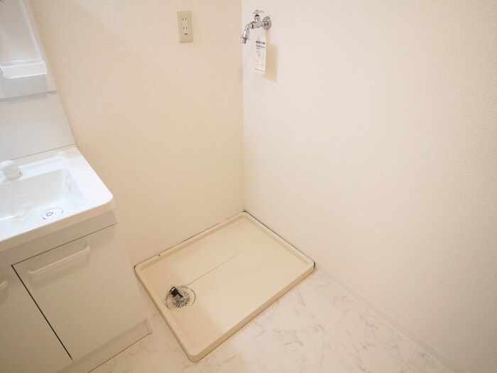 物件内観写真16　(洗濯機置場)