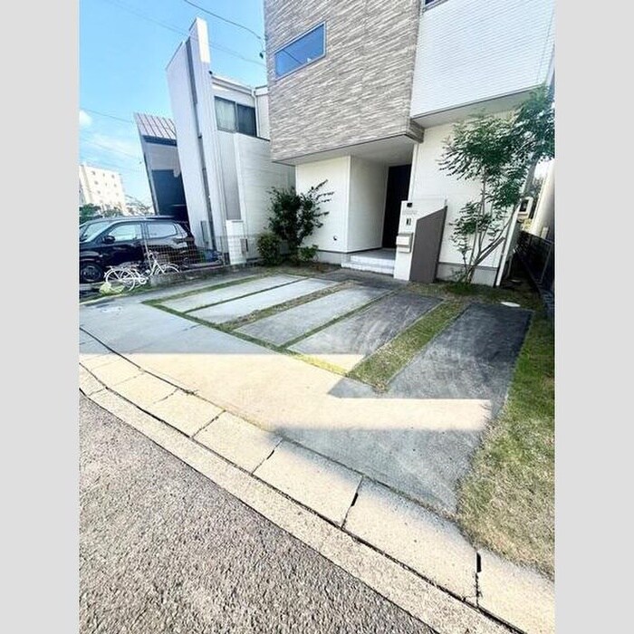 物件外観写真2　(エントランス部分)