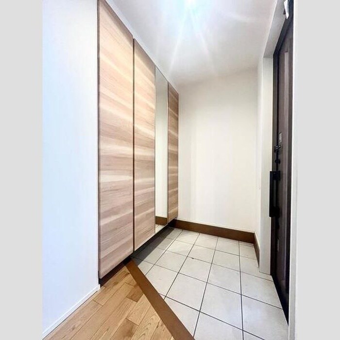 物件内観写真10　(玄関)