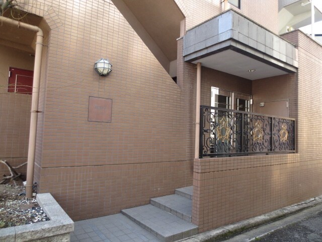 物件外観写真2　(エントランス部分)