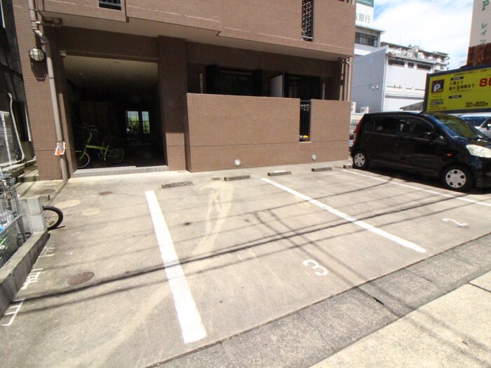 物件外観写真3　(駐車場)