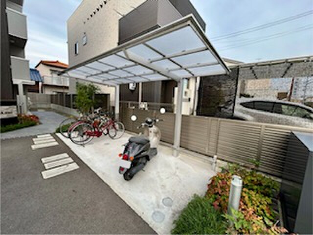 物件外観写真5　(駐輪場)