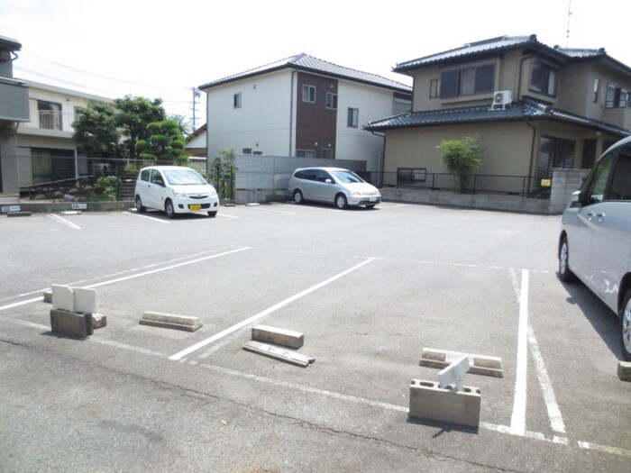 物件外観写真5　(駐車場)