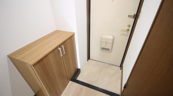 物件内観写真7　(玄関)