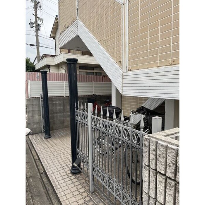 物件外観写真4　(駐輪場)