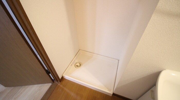 物件内観写真13　(洗濯機置場)