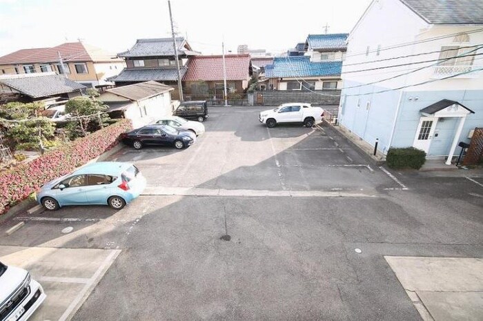 物件外観写真6　(駐車場)