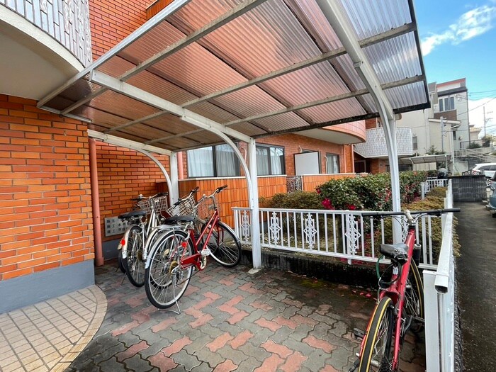 物件外観写真5　(駐輪場)