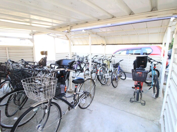 物件外観写真3　(駐輪場)