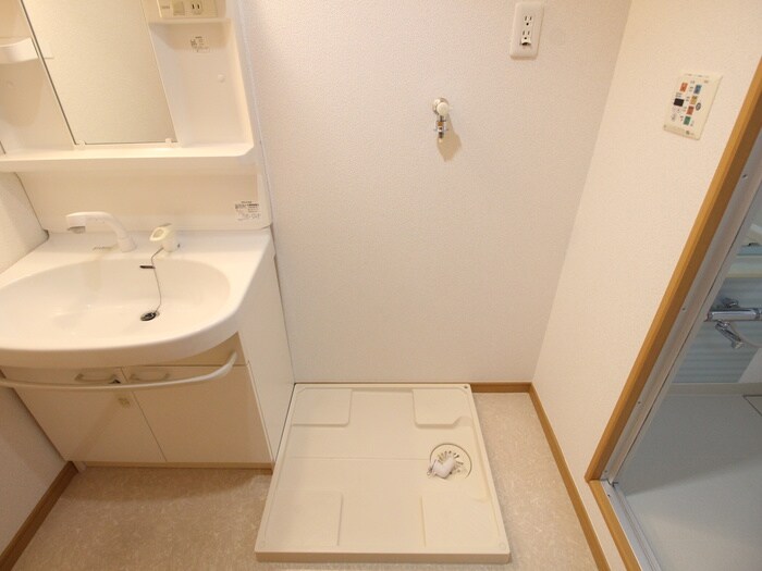 物件内観写真16　(洗濯機置場)