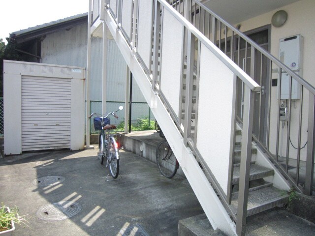 物件外観写真3　(駐輪場)