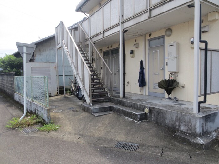 物件外観写真4　(エントランス部分)