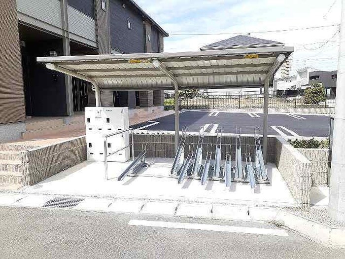 物件外観写真2　(駐輪場)