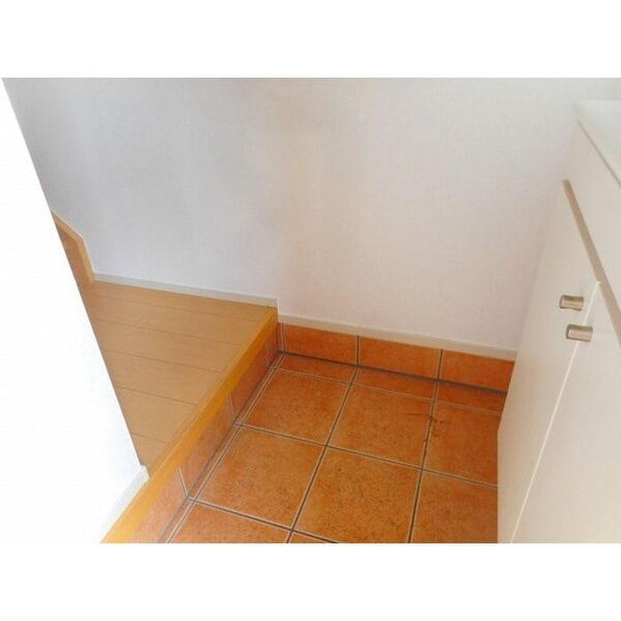 物件内観写真4　(玄関)