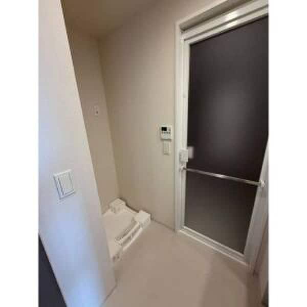 物件内観写真14　(洗濯機置場)