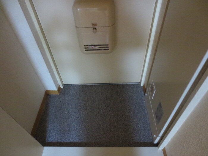 物件内観写真7　(玄関)