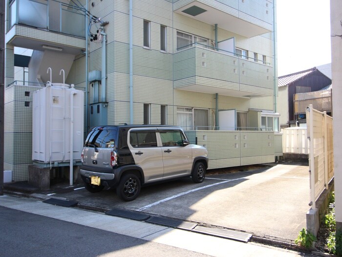 物件外観写真4　(駐車場)