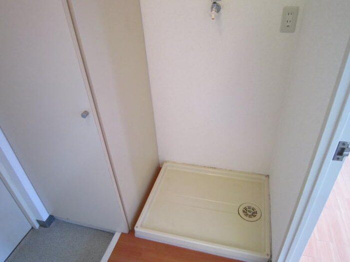 物件内観写真12　(洗濯機置場)