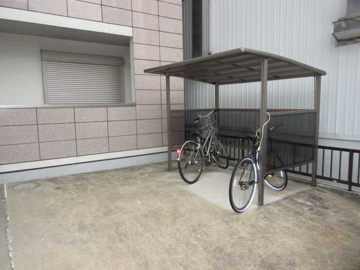 物件外観写真3　(駐輪場)