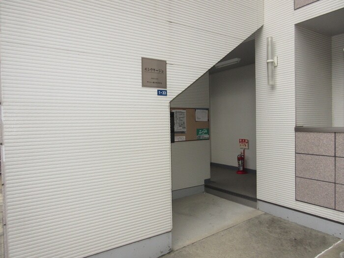 物件外観写真4　(エントランス部分)