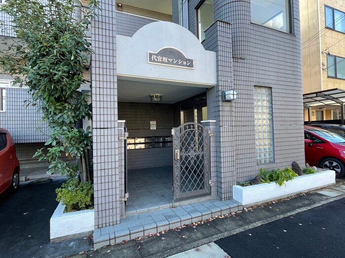 物件外観写真2　(エントランス部分)