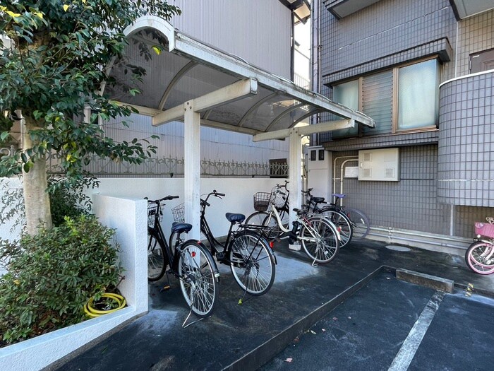 物件外観写真4　(駐輪場)