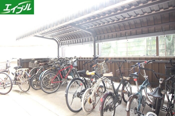 物件外観写真3　(駐輪場)