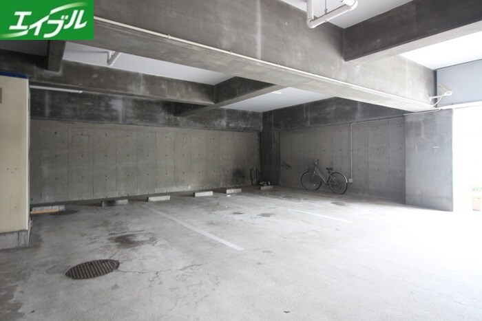 物件外観写真4　(駐車場)