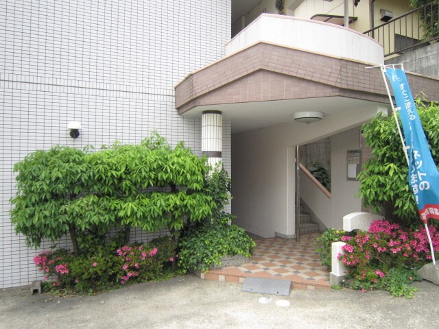 物件外観写真3　(エントランス部分)