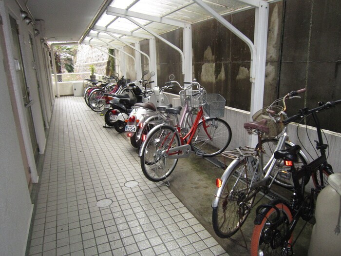 物件外観写真5　(駐輪場)