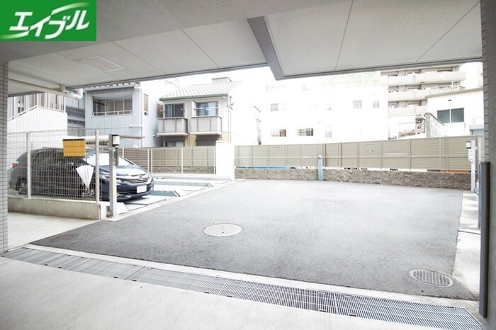 物件外観写真4　(駐車場)