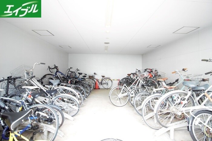 物件外観写真5　(駐輪場)