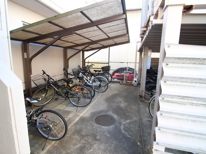 物件外観写真3　(駐輪場)