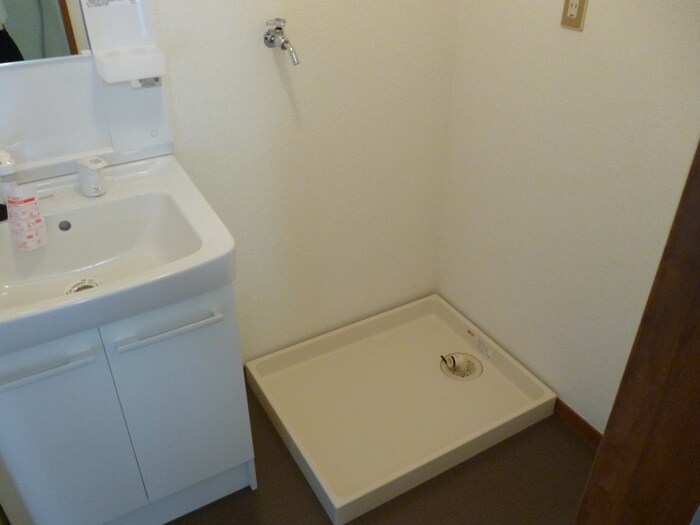 物件内観写真16　(洗濯機置場)