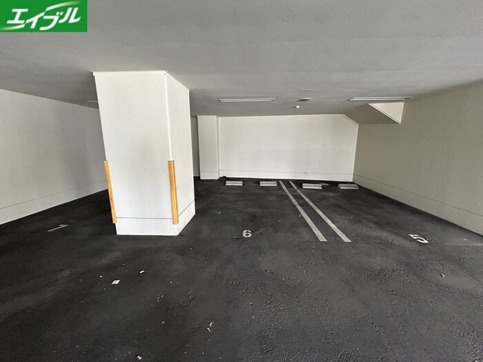 物件外観写真2　(駐車場)